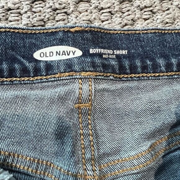 Old Navy boyfriend, mid rise, jean shorts, size 2 - Picture 7 of 11